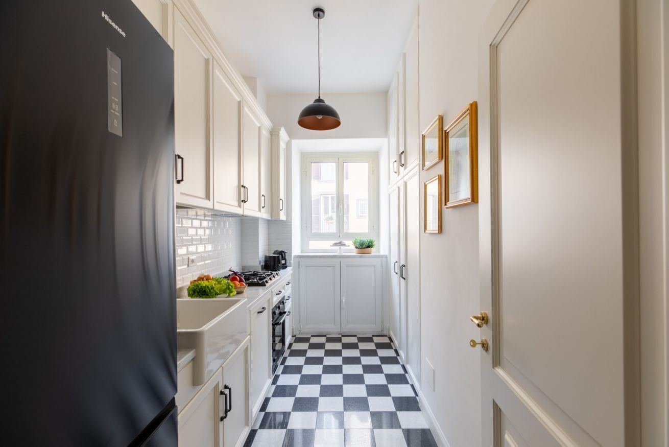 Kjøleskap, ovn, kokeplater og oppvaskmaskin