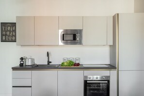 Kühlschrank, Ofen, Herdplatte, Geschirrspüler