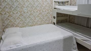 Cortinas blackout, ferros/tábuas de passar roupa, Wi-Fi de cortesia