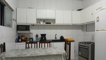 Full-sized fridge, microwave, oven, cookware/dishes/utensils