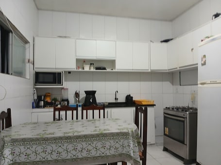 Full-size fridge, microwave, oven, cookware/dishes/utensils