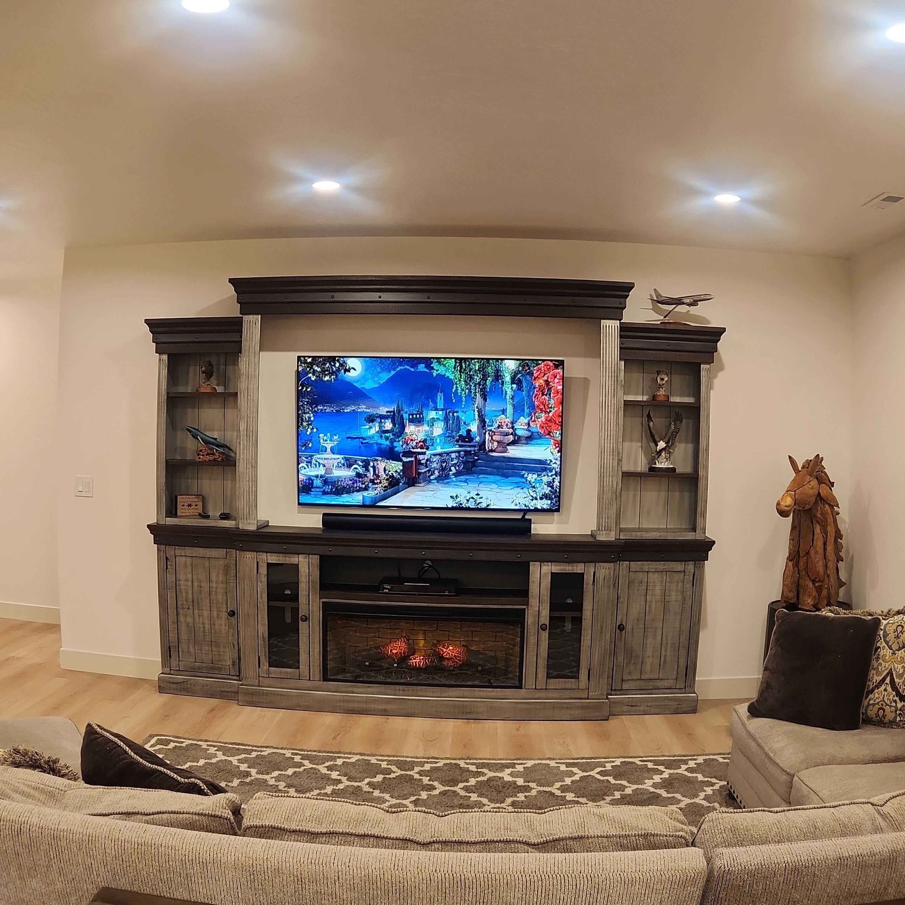 Smart TV, fireplace, table tennis