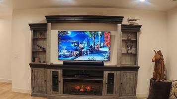 Smart TV, fireplace, table tennis