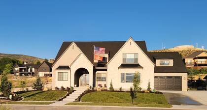 New to Market -Warm and Inviting Basement Level Unit+ year round recreation