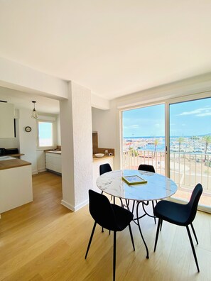 Dining - 🌷 Superb apartment - magnificent view of the Port 🌷 (Saint-Cyprien)