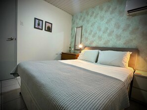 2 chambres, coffre-fort, fer et planche à repasser