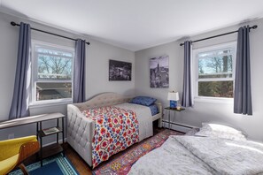 3 bedrooms, in-room safe, desk, iron/ironing board