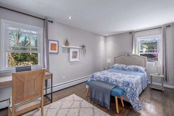 3 bedrooms, in-room safe, desk, iron/ironing board