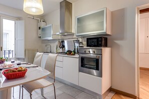 Herdplatte, Wasserkocher mit Kaffee-/Teezubehör