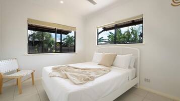 3 bedrooms, iron/ironing board, free WiFi, bed sheets