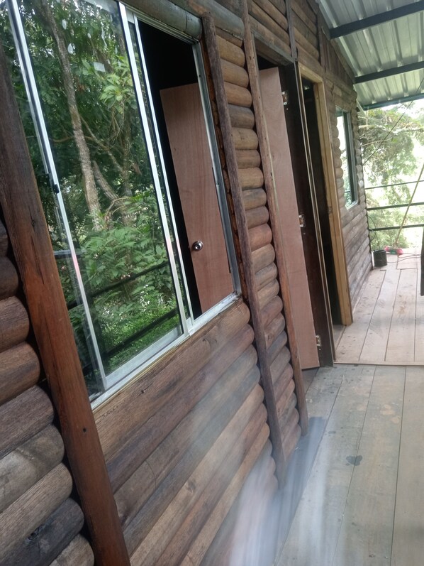 Exterior detail - Eco - nous (Cali)