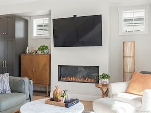 TV, fireplace