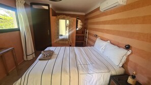 4 bedrooms, iron/ironing board, travel crib, WiFi - Villa 20 mn center Marrakech, heated swimming pool, secure estate, breakfast (Ouled Jelal)