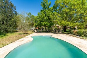 Pool - Holiday Home 'Monteux' with Shared Pool, Private Terrace and Wi-Fi (Monteux)