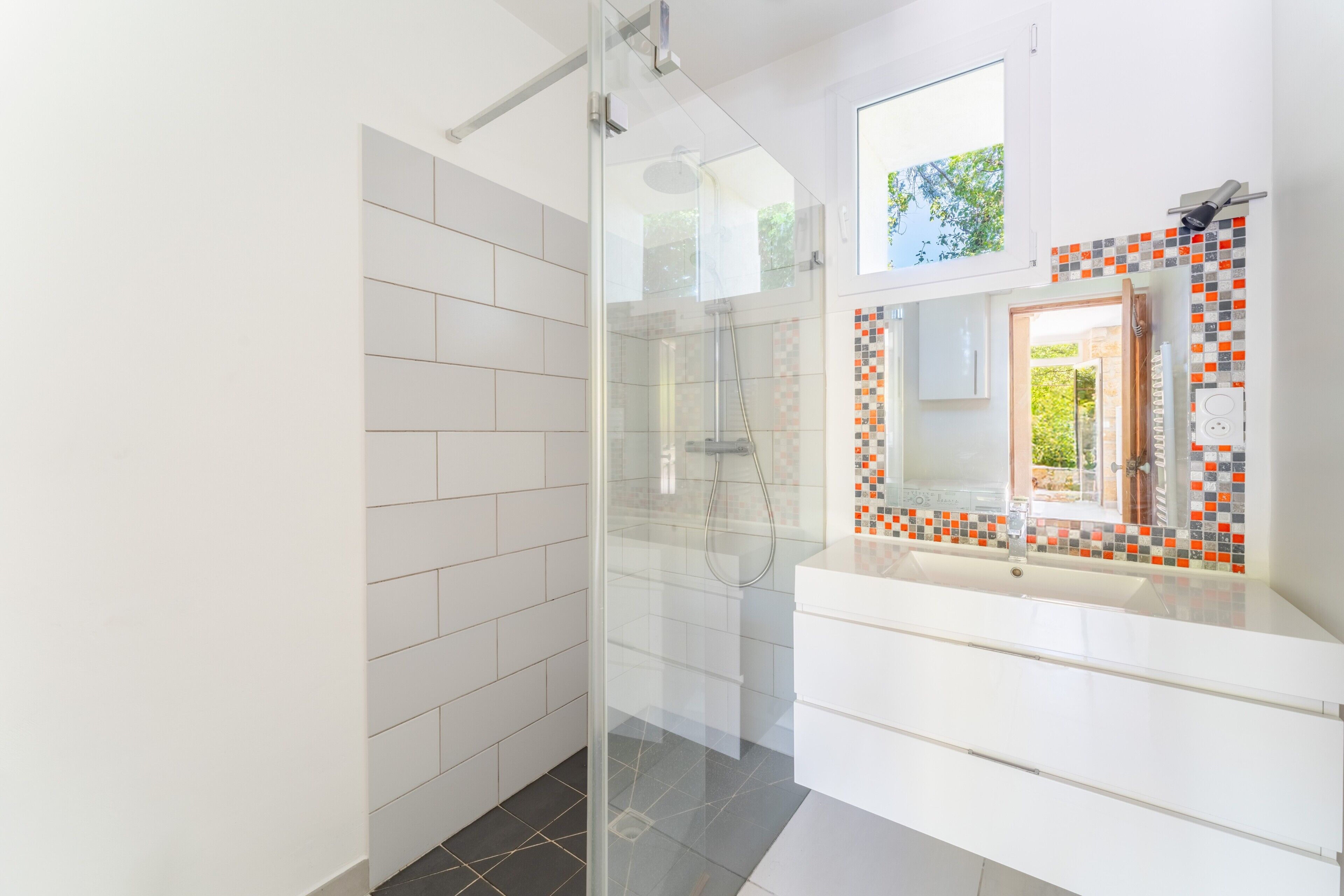 Shower, towels