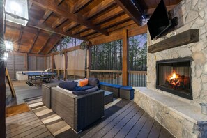 Terrace/patio - Ping Pong, Arcade, Hot Tub, Fire Pit, Pets, Hochatown Haven (Broken Bow)