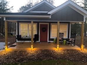 Outdoor dining - Charming 2-bedroom Tiny House with WiFi, near Clemson University & Lake Keowee. (Seneca)