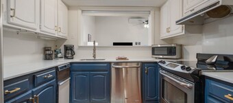 Riverside Retreat- Close to Cherry Street and Downtown-quick HWY access