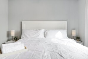 3 bedrooms, desk, WiFi, bed sheets