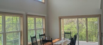 Lake Rathbun getaway home. 4-bedroom cabin. WiFi, AC. 1.5 miles to boat ramp.