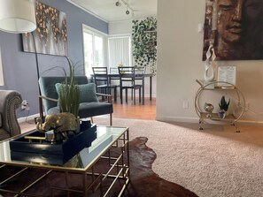 Interior - Golden Serene 1-bedroom with WiFi and AC in awesome Seattle (Seattle)