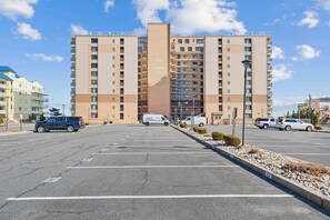 Exterior - Sandpiper Dunes 710 | Oceanfront condo | Balcony (Ocean City)