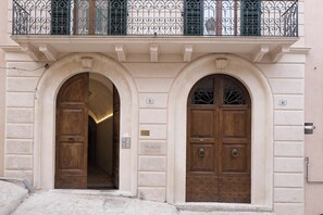 تفاصيل الفندق من الخارج