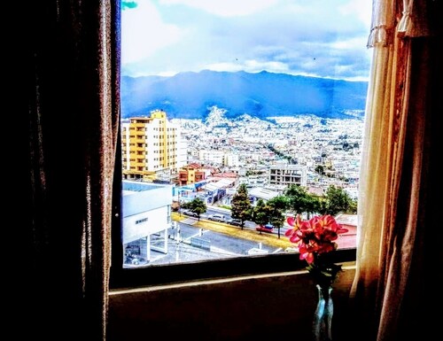 Hermosa y amplia habitacion con baño privado en Quito