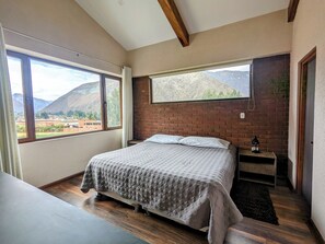 3 bedrooms, desk, iron/ironing board, WiFi - The beauty of the Andes from a warm home 45 min. from the train station. (Sector Accamparay, Calca)