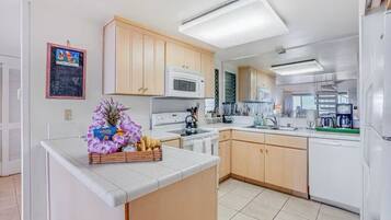 Réfrigérateur, four, plaque de cuisson, lave-vaisselle