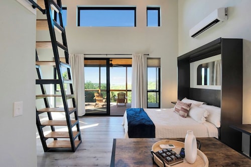 Brand New! Lofted Lookout - gorgeous views near Turner Falls