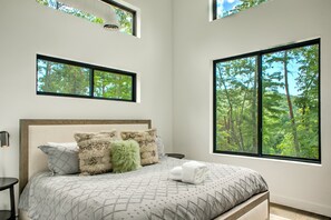 3 عدّة غرف نوم ومكواة/لوح كي وواي فاي مجانًا وملاءات أسرّة