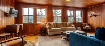 Innsbrook Cabin - Waterfront cottage on Rangeley Lake, snowmobile friendly in the winter!
