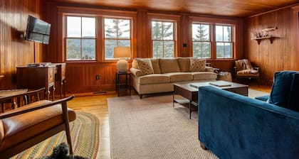 Innsbrook Cabin - Waterfront cottage on Rangeley Lake, snowmobile friendly in the winter!