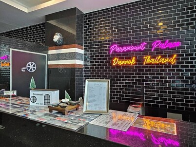 Paramount Palace Hotel Dannok