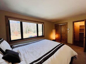 3 bedrooms, iron/ironing board, WiFi, bed sheets - Beautiful 3-bedroom townhome in Avon perfect for your getaway (Avon)