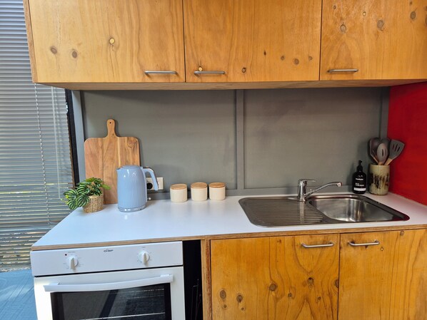 Fridge, stovetop, coffee/tea maker, toaster - Francis Lane Tiny Studio (bruny island)