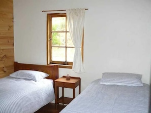 4 chambres, fer et planche à repasser, Wi-Fi, draps fournis