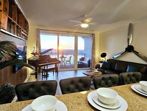 TV, video games, books, offices - Stunning waterfront Views 1 mile to Disney 2 bath (Orlando)