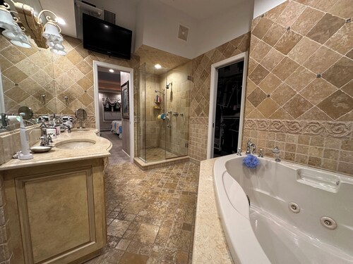 Bethpage Black Ryder Cup Retreat/Spacious 4 bedroom w heated in-ground pool