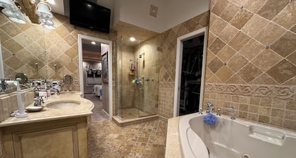 Bethpage Black Ryder Cup Retreat/Spacious 4 bedroom w heated in-ground pool