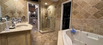 Bethpage Black Ryder Cup Retreat/Spacious 4 bedroom w heated in-ground pool