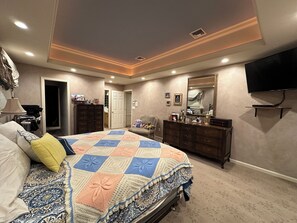 4 Schlafzimmer, Schreibtisch, Bügeleisen/Bügelbrett, WLAN
