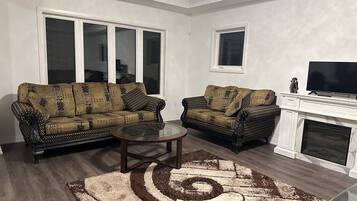 Smart-tv och eldstad