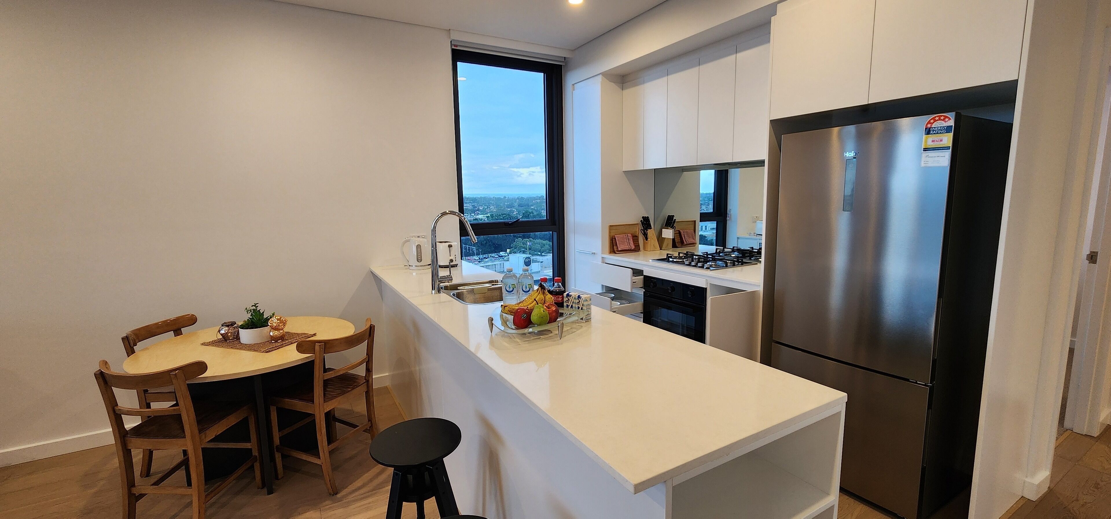 冰箱、微波炉、烤箱、炉灶