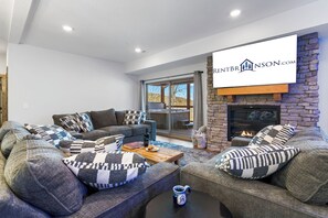 Smart TV, fireplace