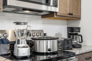 A kitchen with a blender, a slow cooker, a toaster, and a coffee maker. - Near Thunder Ridge & Table Rock: Private Hot Tub, Community Pool & Free Tickets (Hollister)