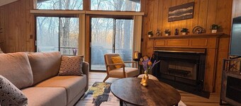 Pet Friendly | 2-Bedroom cabin | Hot tub | Fireplace | BBQ| PS5