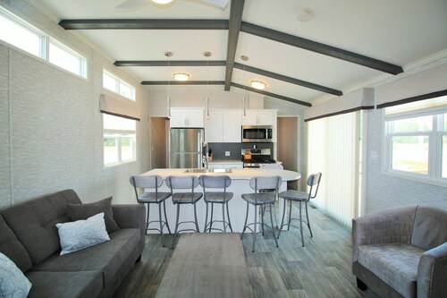 Quarry Meadows Resort Living ! Sherkson Shores