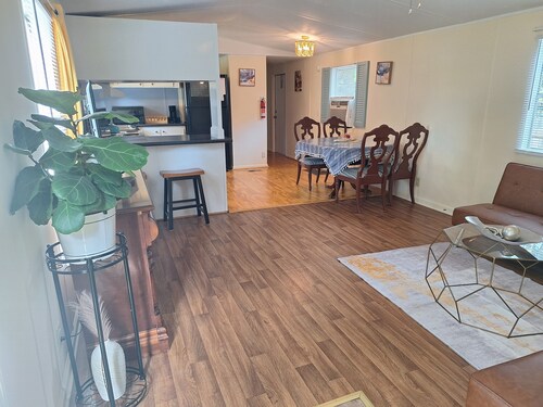  The Cozy Main Suite 2-bedroom mobile home in welcoming Hinesville with WiFi, Ac